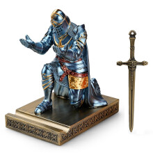HDMbigmi King's Guard Leader Cloak Warrior Knight Pen Holder Mobile Phone Stand Ornament Knight Statue Pen Stand Paperweight for Office and Hom