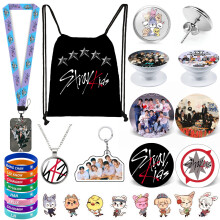 eTel Like Stray Kids Geschenkset inklusive Kordelzugbeutel, Rucksack, Halskette, Ohrringe, Armb   nder, Anstecknadeln, Schl   sselband, Ausweishalter