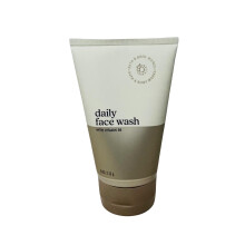 Bath and Body Works Face Essentials Dagelijkse gezichtswas met vitamine B5 4 Ounces