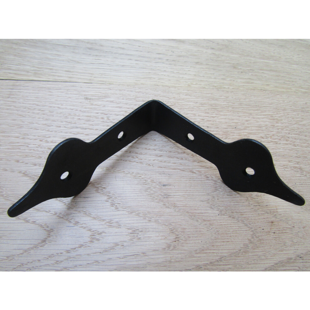 Pack Of 2 Spear Head Corner Brace Black. 5057067211295