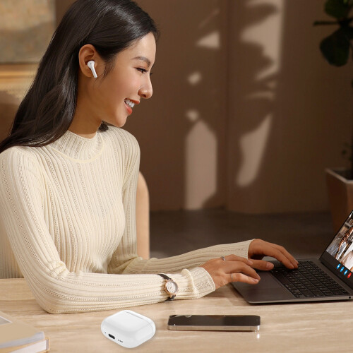 Wireless Charging Case For Pods 4 Headsets 1