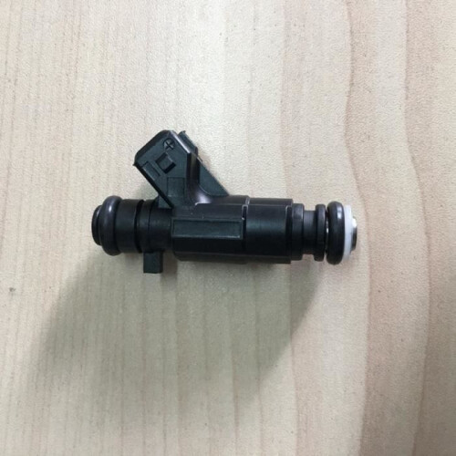 pcs Auto Fuel Injectors for GOLF SAVERIO SPACEFOX VOYAGE CROSSFOX 1.6T 2