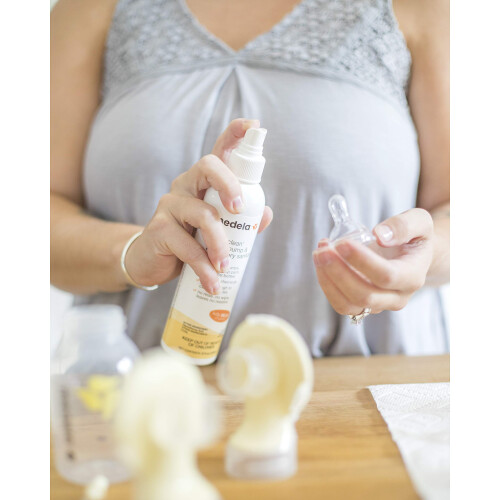 Medela Quick Clean Σπρέι Απολύμανσης Αντλίας Γάλακτος και Αξεσουάρ 8 oz 2