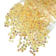qiipii 620PCS 6mm Champagne AB Resin Rhinestones Light Yellow Flatback Jelly Resin Stones Bulk SS30 Non-Hotfix Diamonds Gems for Nails Face Eyes Makeu