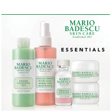Mario Badescu Essentials 5-teiliges Hautpflege-Geschenkset mit Trockenlotion, Rosenwasser-Gesichtsspray, Silberpulver, Enzym-Reinigungsgel und Flower