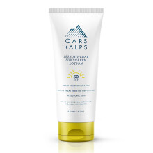 Loo corporal protetor solar Oars + Alps Mineral FPS 50 infundida com cido hialurnico, manteiga de karit e leo de coco, resistente  gua e