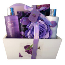 Spa presentkorg med lavendeldoft och lilafrg - bad- och kroppsset innehller duschgel Kroppslotion Handlotion badsalt blomsvamp och EVA-svamp