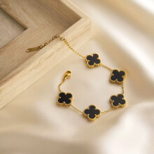(1) 18k Gold Plated Black Four Leaf Clover Bracelet Waterproof Stainless Steel