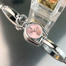 (Silver shell pink) Retro button bracelet watch, fashionable ladies' bracelet, casual and fashionable quartz watch