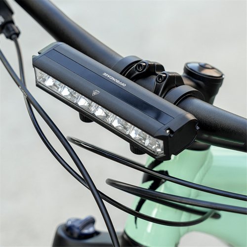 Luce anteriore per bicicletta a LED ricaricabile tramite USB 2