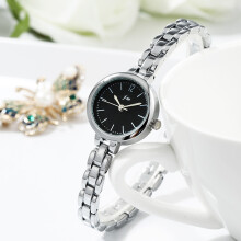 (Silver band, black plate) Minimalist style quartz watch for ladies with a unique and fashionable bracelet
