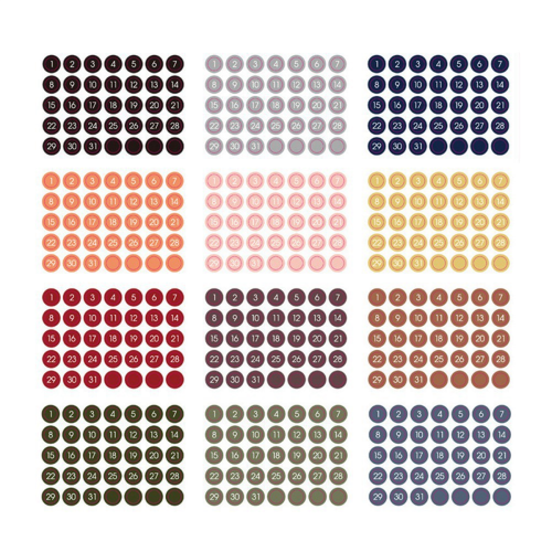 12 adesivos redondos coloridos com números e datas.