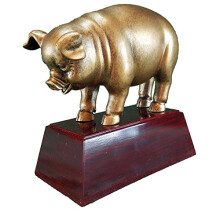 Decade Awards Vyrezvan zlat prase Trophy mal - 4 palce vysok | BBQ Smoke Off Competition Award - Gravrovan talr na vydn