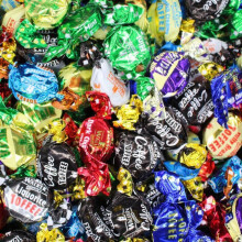 (225g Sweet Pouch) The Full Walker's Nonsuch Toffees & Eclairs Mix