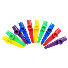 Muoviset Kazoos-soittimet Kazoo-huilulla