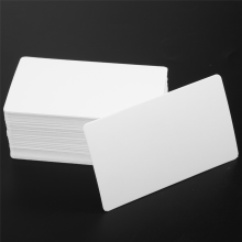 Tarjeta de mensaje de papel de cartón blanco en blanco para negocios