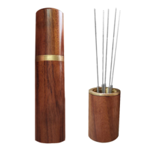 Tamper de café com agulhas de aço inoxidável e cabo de madeira