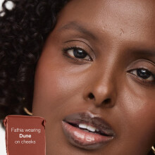 ΏAMI COL? Desert Date Cream Multistick Lip and Cheek Tint (Dune) tinte hidratante para labios y mejillas color natural de labios