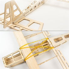 R03 STICK-06 Avion électrique monobloc en bois de balsa de 580 mm d'envergure