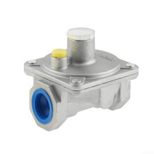 Gas pressure regulator with robust design, supports both natural gas and propane applications, features easytouse adjustable settings from 4 to 10