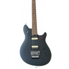 Premium matzwarte elektrische gitaar met dubbele humbucker pickups en zilveren tremolo