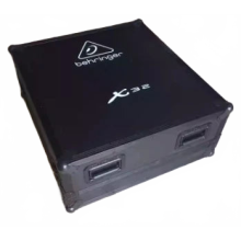 Behringer X32C Mengpaneel met Beschermende Luchtcases