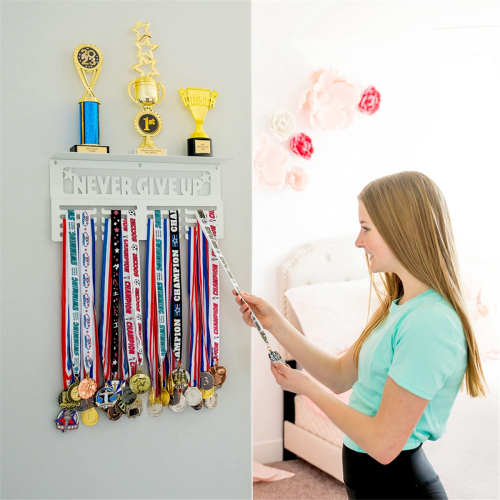 Suporte para medalhas branco com prateleira - Expositor de metal para troféus e prêmios 1