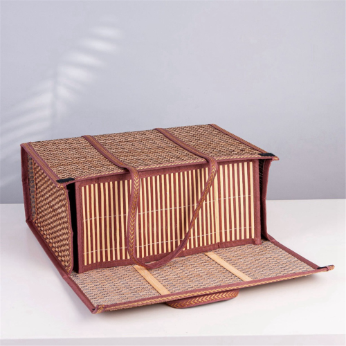 Cesta de piquenique trançada com alça para guardar frutas e alimentos. 1