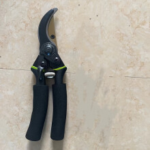 21,59 cm professionelle Titan -Bypass -Schnittschere (T13) - Hochleistungs -Handheld -Pruner mit ergonomischen Nicht -Schlupf -Griffen
