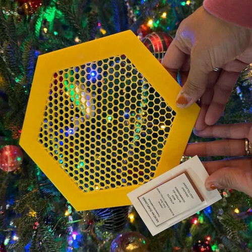 3Dprinted floating bee island, bee waterer, bee watering station, beeect drinking cup for garden bee feeder E 1