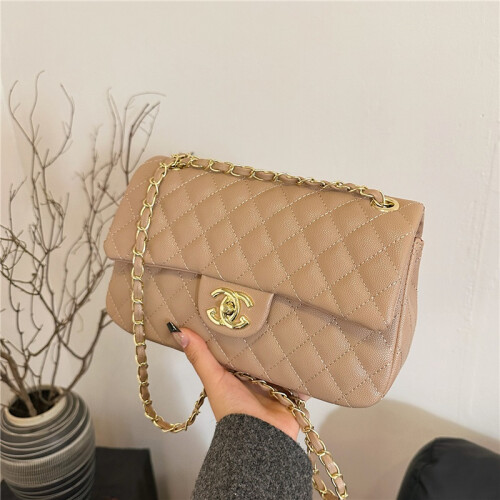 Fashionable crossbody square bag on shoulder bag 1