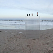Optical Illusion Shield Panel - Magic Performance Prop with Lenticular Invisibility Effect（30X20CM）