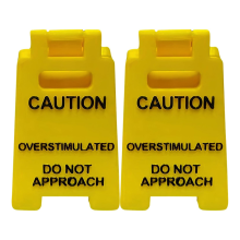 Let op: Overprikkeld bureaubord, Niet naderen, leuk mini-bord, leuke decoratie, accessoires voor werkplekken (2 stuks)