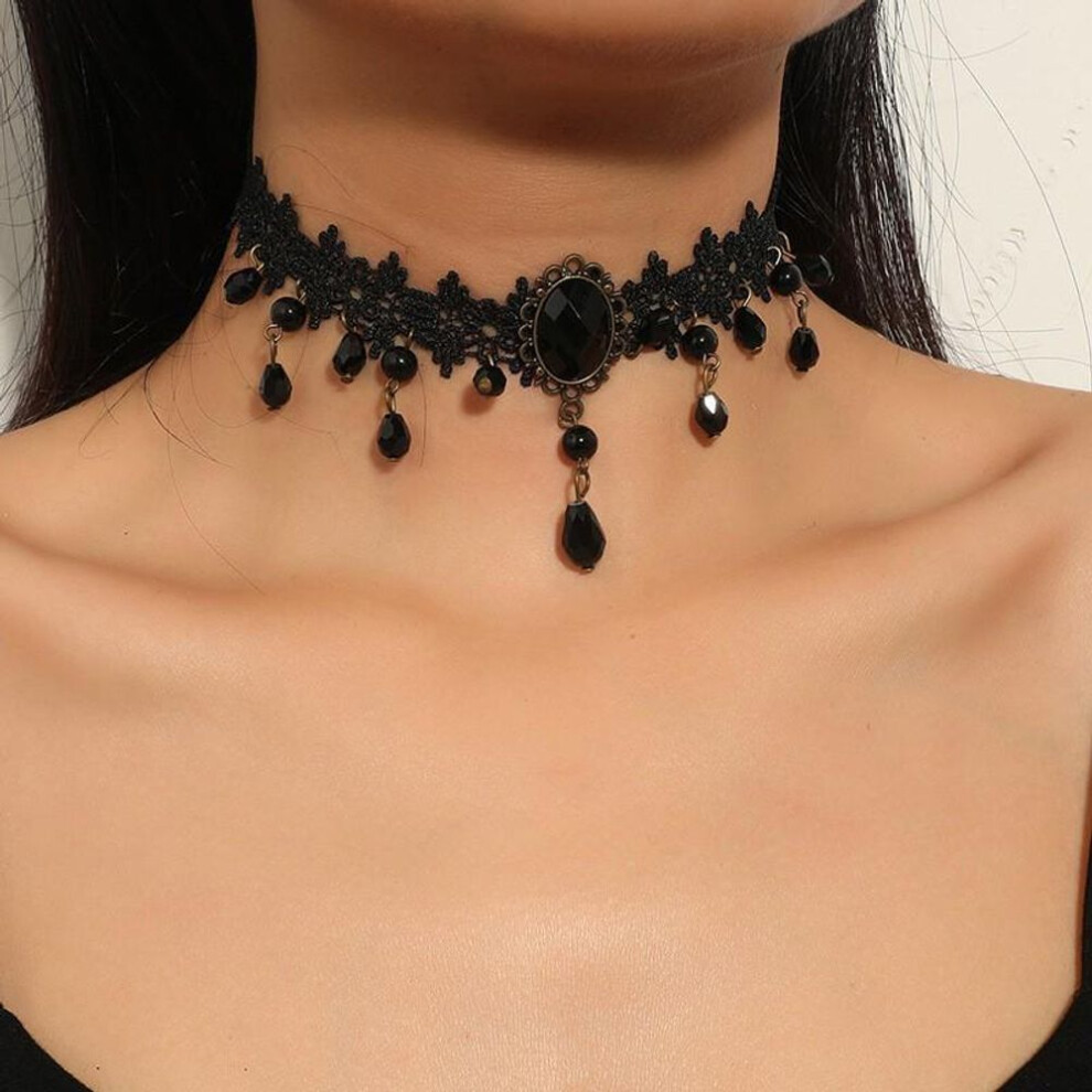2024 Retro Lace Pendant Queen Necklaces: European & American Style