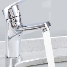 Badezimmer Waschbecken Wasserhahn Chrom Einhand-Loch Deck montiert Mischbatterie Küchenspüle Heiß Kalt Wasserhähne