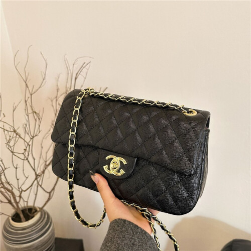 Fashionable crossbody square bag on shoulder bag 2