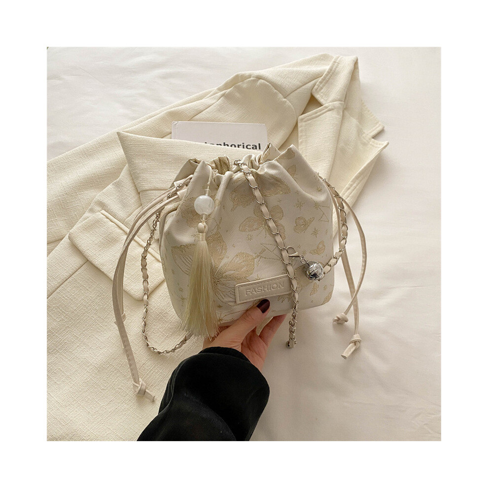 (OffWhite, With Pendant) Canvas Forward Fashion Bucket Bag For Women With Eyecatching Chain Handle In Soft Beige And Silver Colors For Fashion Nee Dai-image-OPC-PJ9FW9M-NEW