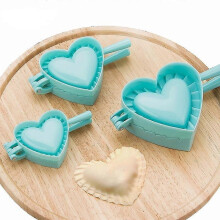 3 Pieces Flower Shape Ravioli Dumplings Maker set,3 Dumplings Mold Maker-for Home Kitchen(Heart)
