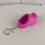 Porte-clés en forme de chausson mini en silicone couleur pêche 15