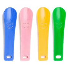 Kinder Schuhlöffel 4er Set Kunststoff (Grün, Blau, Gelb, Pink)