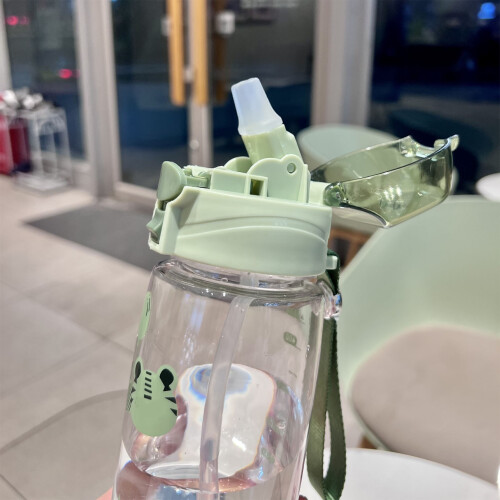 Wasserflasche für Kinder 550 ml PC-Strohhalm Lanyard 2