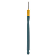 Gancho de ganchillo para bordado con mango de plástico verde oscuro.
