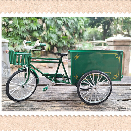1/10 Scale Alloy Vintage Green Tricycle Model with Loading Unloading Function 2