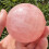 Sfera di quarzo rosa, 2 pollici 6