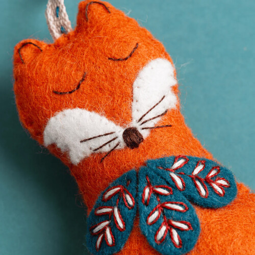 Corinne Lapierre Folk Embroidered Fox Felt Craft Mini Kit 1