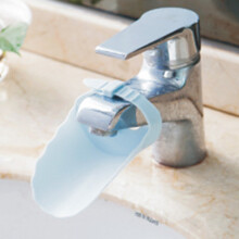 Kinder-Wasserhahn-Verlängerung aus PP, blau, 10,5 7,8 11,5 cm, 24 g