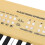 Teclado electrónico de 54 teclas de color amarillo con micrófono con cable. 12