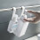 Supporto multiuso in plastica con gancio appendiabottiglie 3