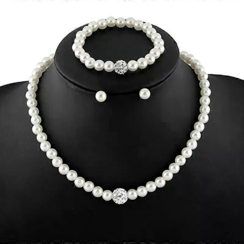 Set di gioielli di perle bianche alla moda, set di collane, orecchini e braccialetti di perle da donna
