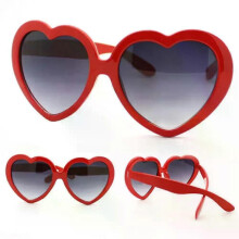 Occhiali da sole da donna divertenti a forma di cuore, occhiali da sole estivi alla moda, regalo per